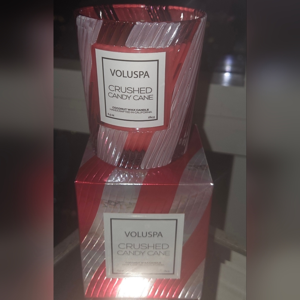 🍬 BRAND NEW. NWT. Voluspa Red and White Striped Candle